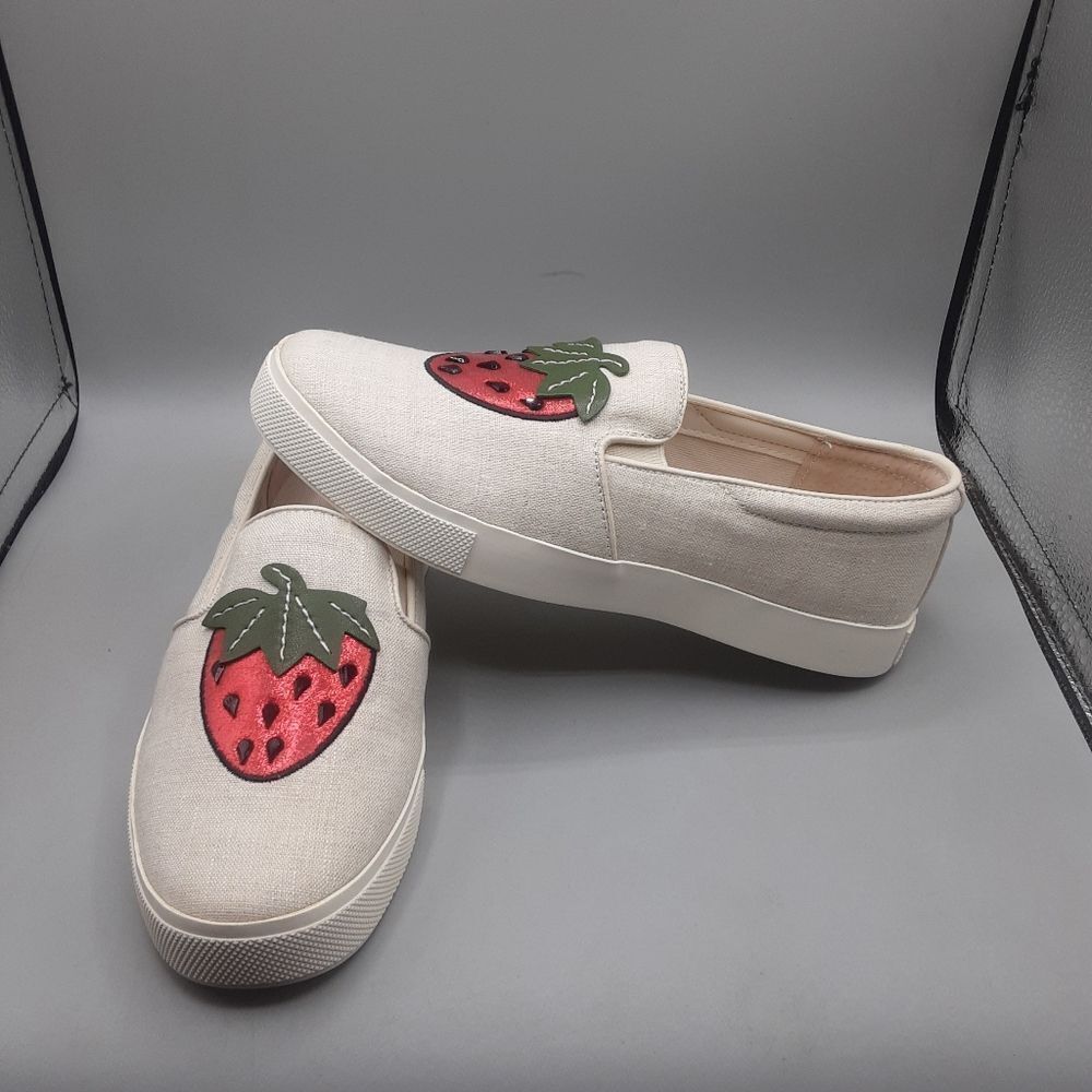 Katy Perry The Kerry Strawberry Slip-on Women's 5M Beige Canvas